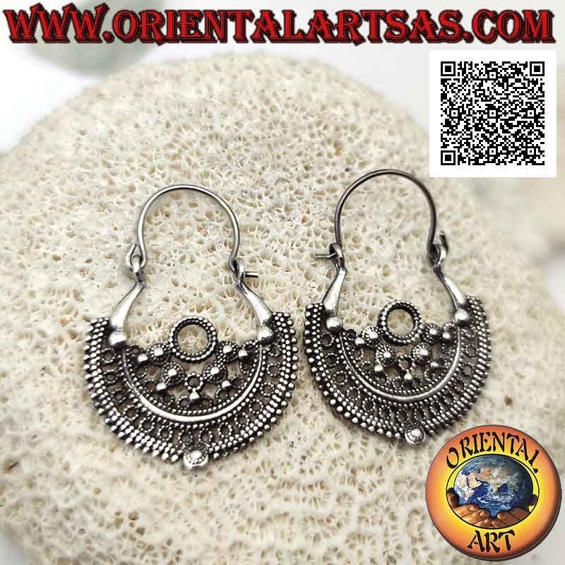 Pendientes de plata, círculos con rosetón semicircular decorado con bolitas y filigrana (cierre de lazo) de 28 mm