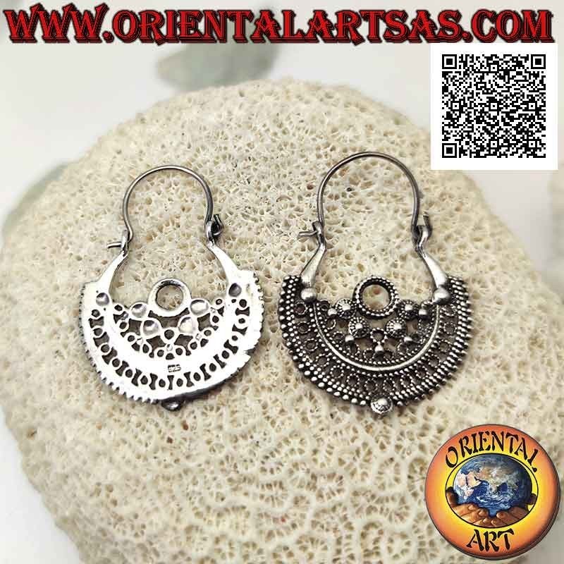 Orecchini in argento, cerchi con rosone semicircolare decorato a palline e filigrana (chiusura ad archetto) da 28 mm
