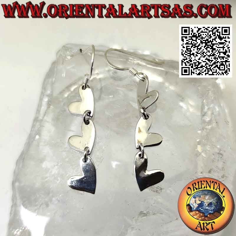 Pendientes de plata con cierre de palanca con trío de corazones planos colgantes lisos