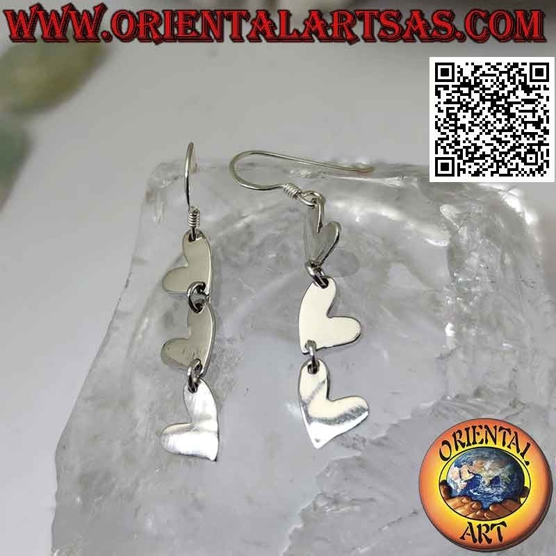 Boucles d'oreilles à levier en argent avec trio de coeurs plats suspendus lisses