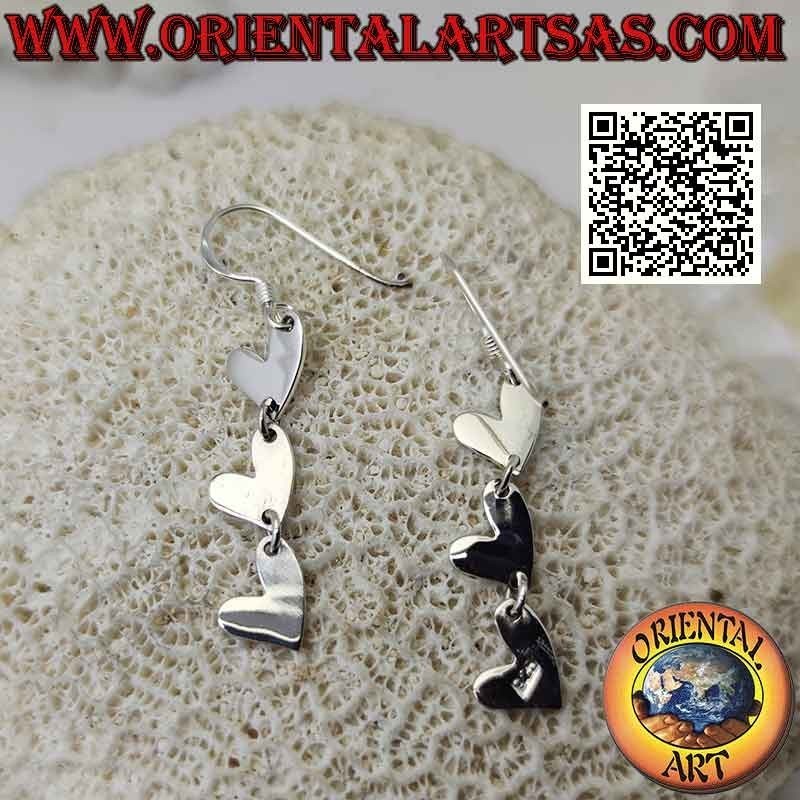 Boucles d'oreilles à levier en argent avec trio de coeurs plats suspendus lisses