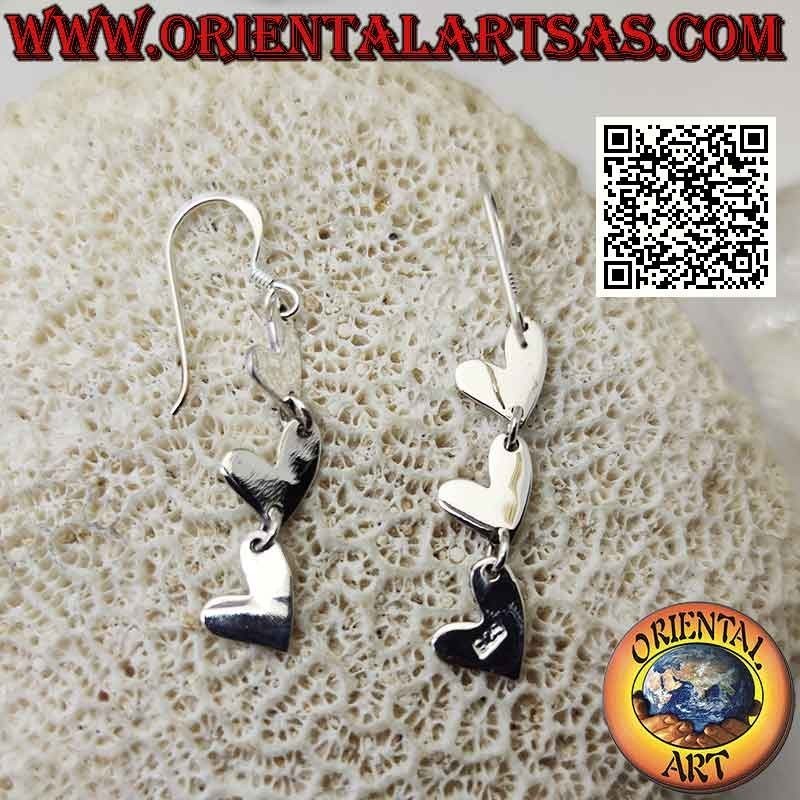 Boucles d'oreilles à levier en argent avec trio de coeurs plats suspendus lisses