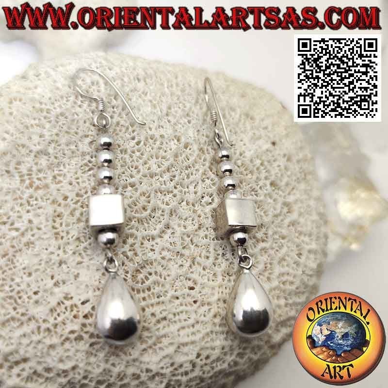 Pendientes de plata con una fila de bolas, un cubo y una gran gota lisa