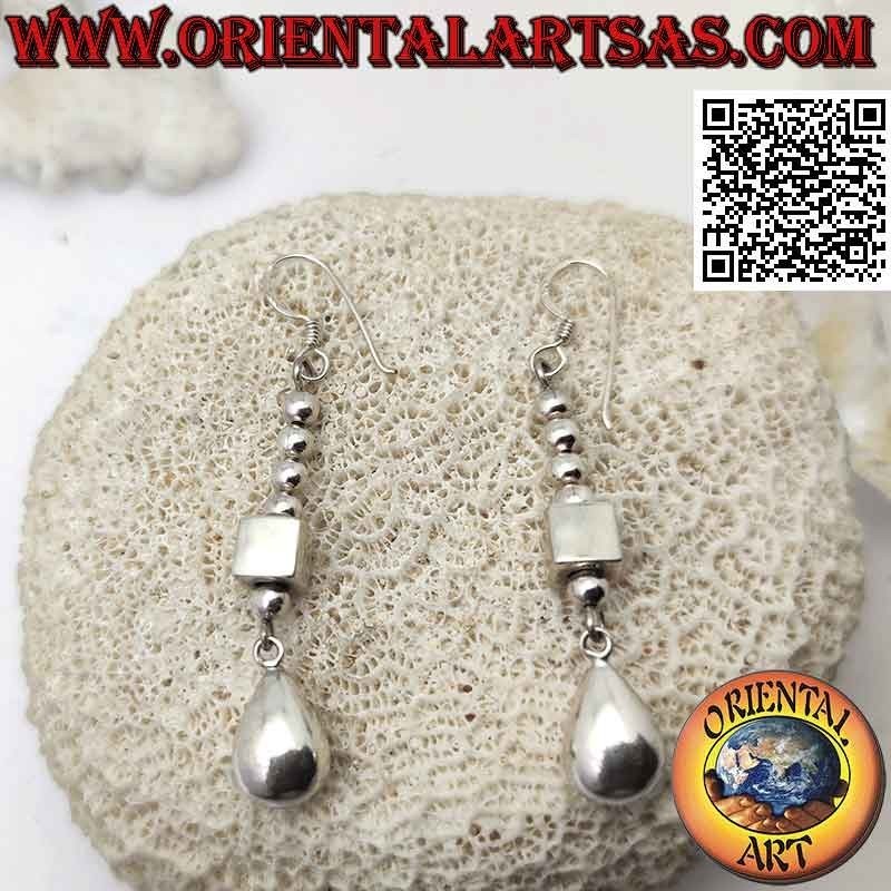 Pendientes de plata con una fila de bolas, un cubo y una gran gota lisa