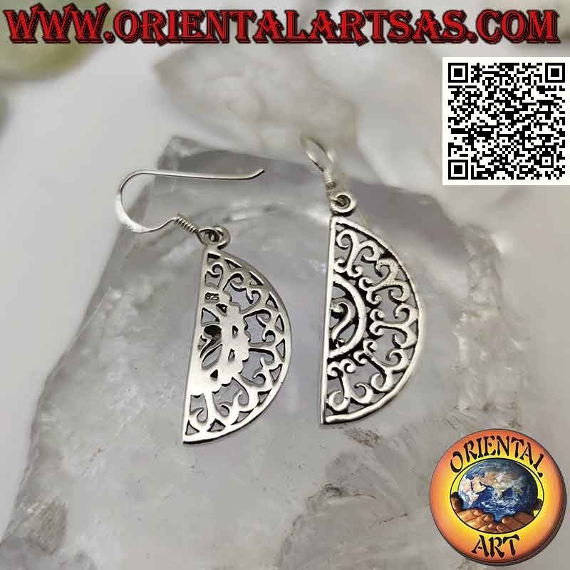 Boucles d'oreilles à levier en argent avec un demi-cercle à décor ethnique ajouré
