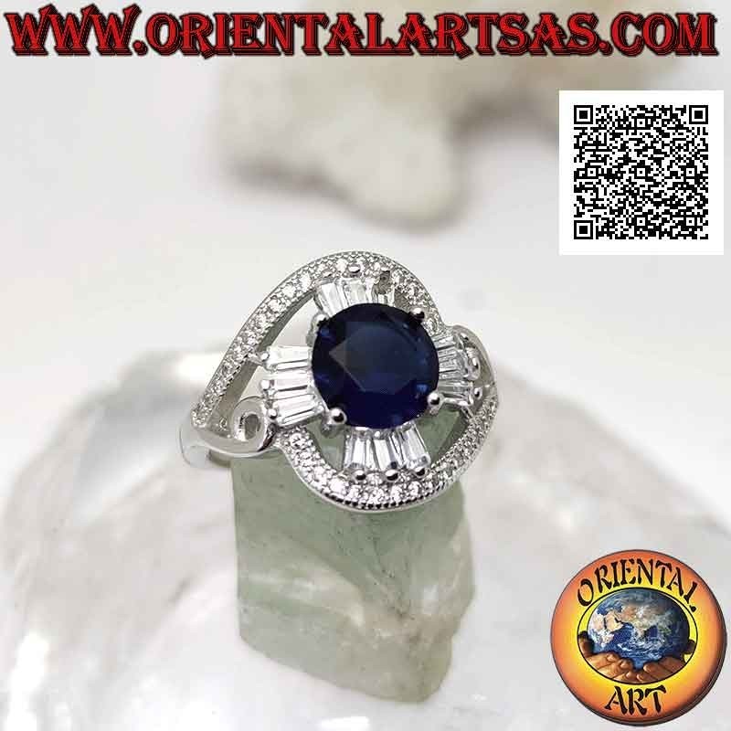 Bague en argent avec saphir synthétique rond serti sur une croix de zircons blancs taille baguette