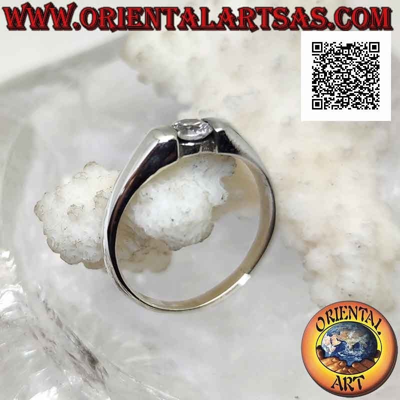 Anello in argento solitario liscio con zircone bianco tondo incastonato nella giunzione della fedina