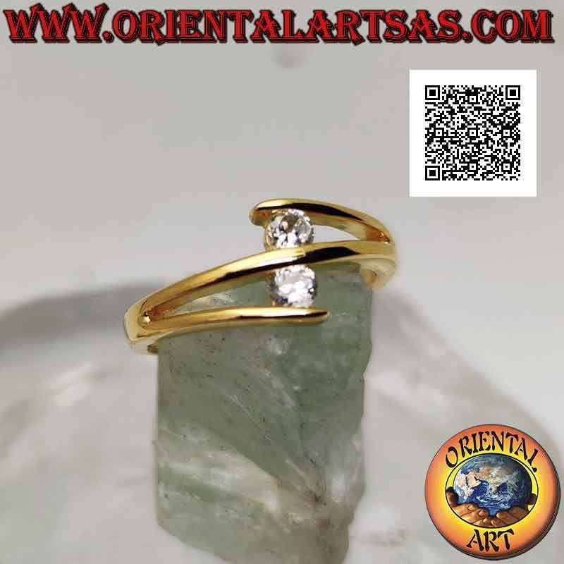 Anillo de plata con baño de oro "engaste contrarié" con dos circonitas redondas talla brillante