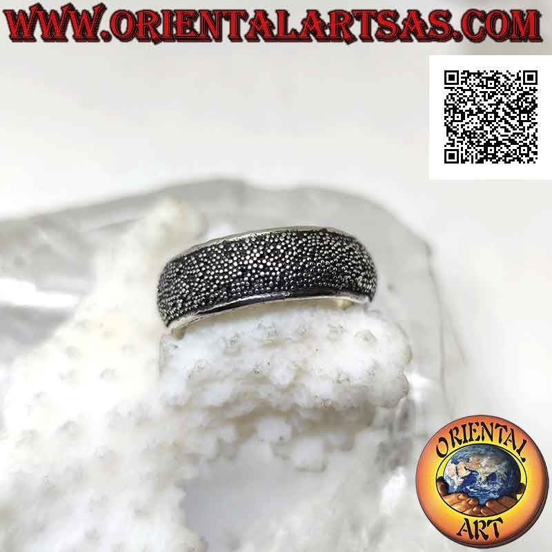Anillo de plata con banda redondeada arenada de 7 mm (tachonada de microesferas)