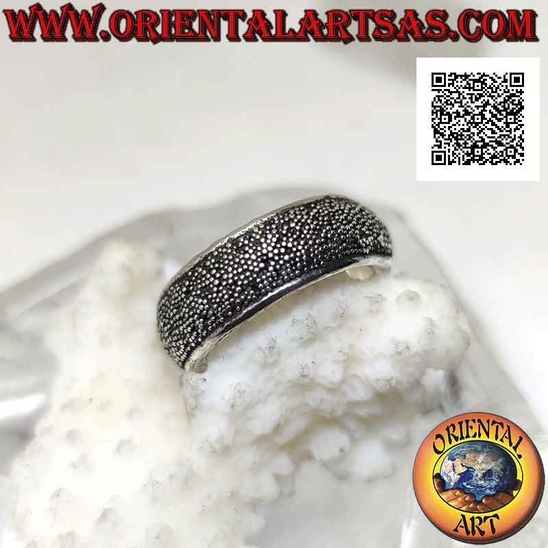 Anillo de plata con banda redondeada arenada de 7 mm (tachonada de microesferas)