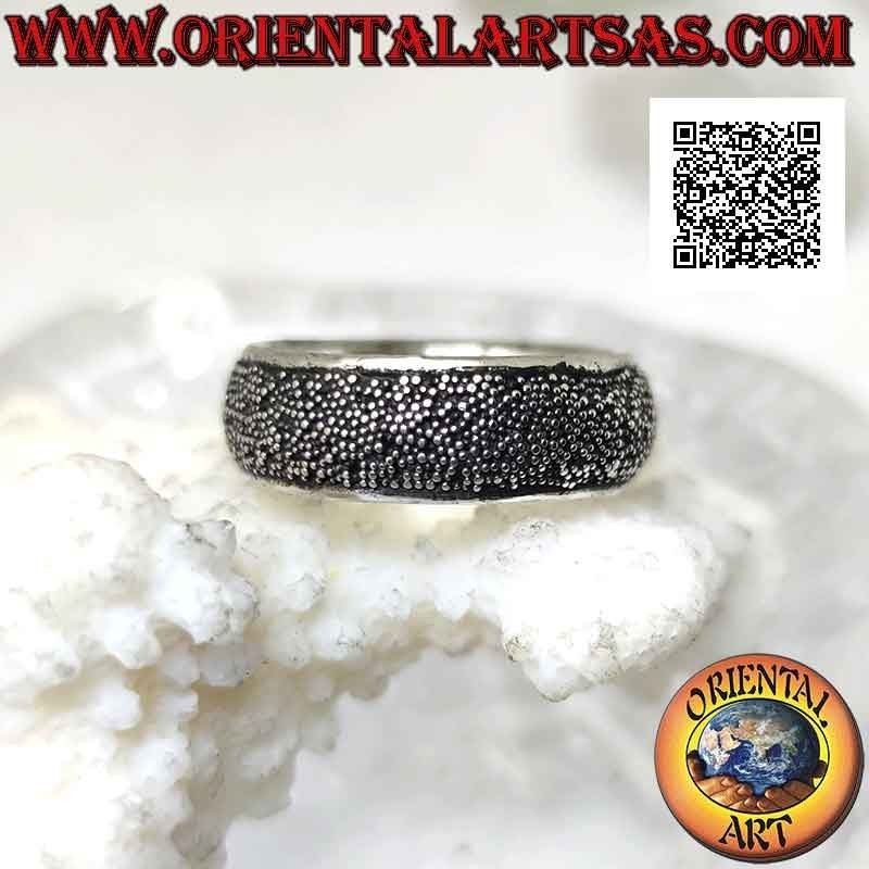 Anillo de plata con banda redondeada arenada de 7 mm (tachonada de microesferas)