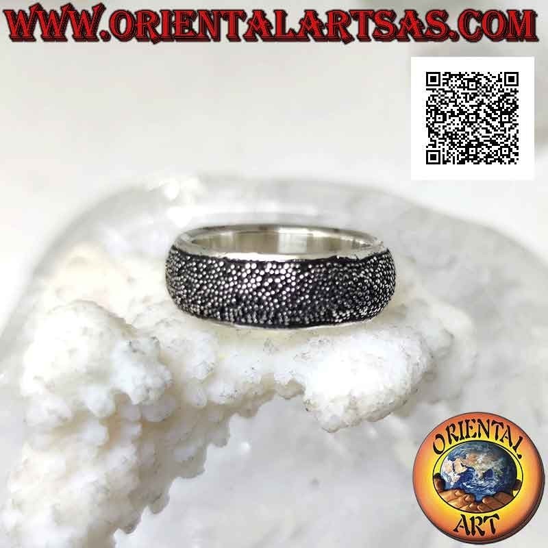Anillo de plata con banda redondeada arenada de 7 mm (tachonada de microesferas)
