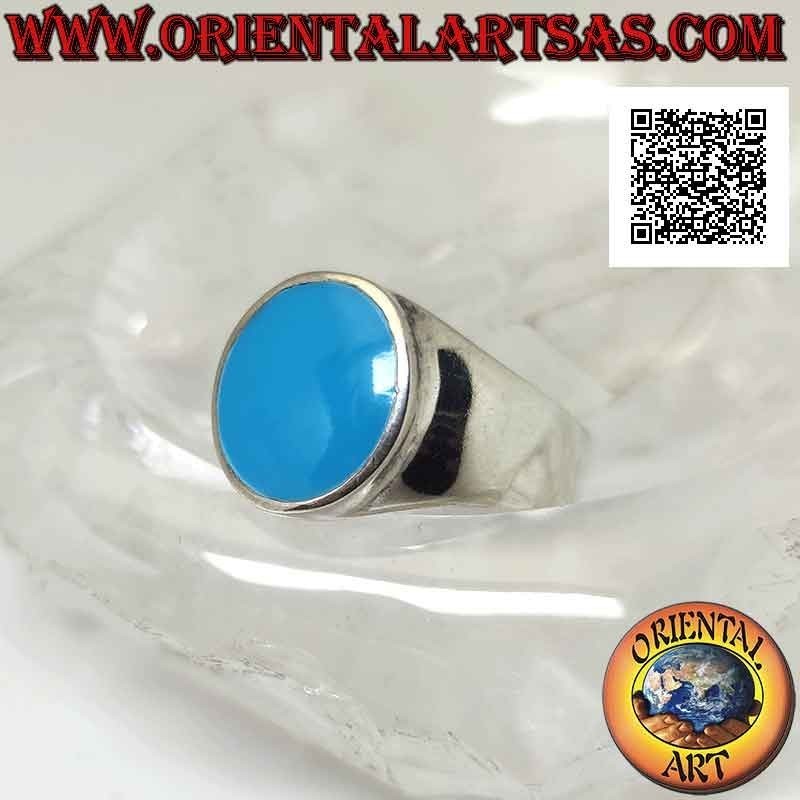 Anillo de plata con turquesa ovalada al ras con borde ligeramente levantado sobre marco liso