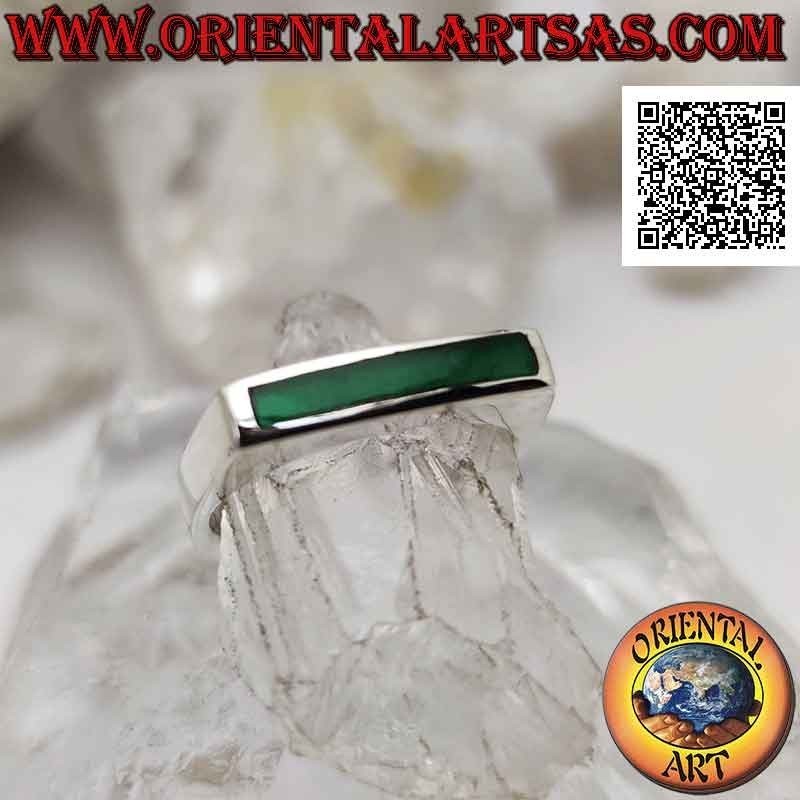 Anillo de plata lisa con ágata verde rectangular horizontal larga y estrecha en engaste cuadrado (21)