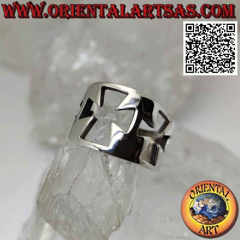 Anello in argento a fascia liscia con tre croci traforate