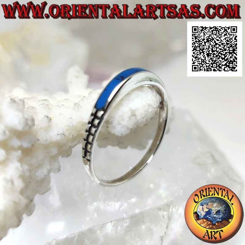 Bague en argent avec turquoise rectangulaire saillante d'un côté et gravures de l'autre