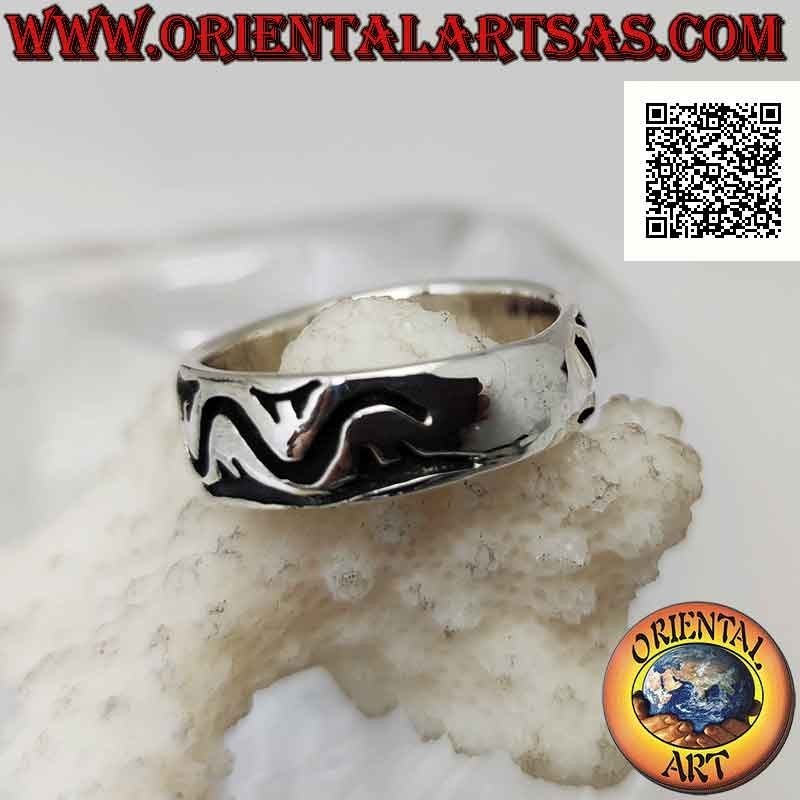 Silver ring with worked band with double wavy bas-relief decoration