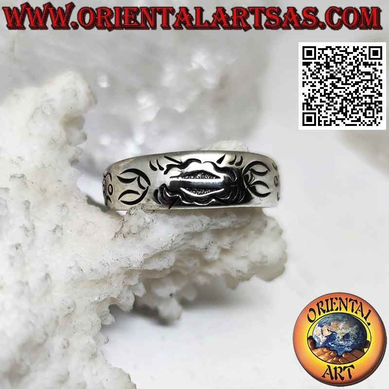 Growing band silver ring with engraved Maori design