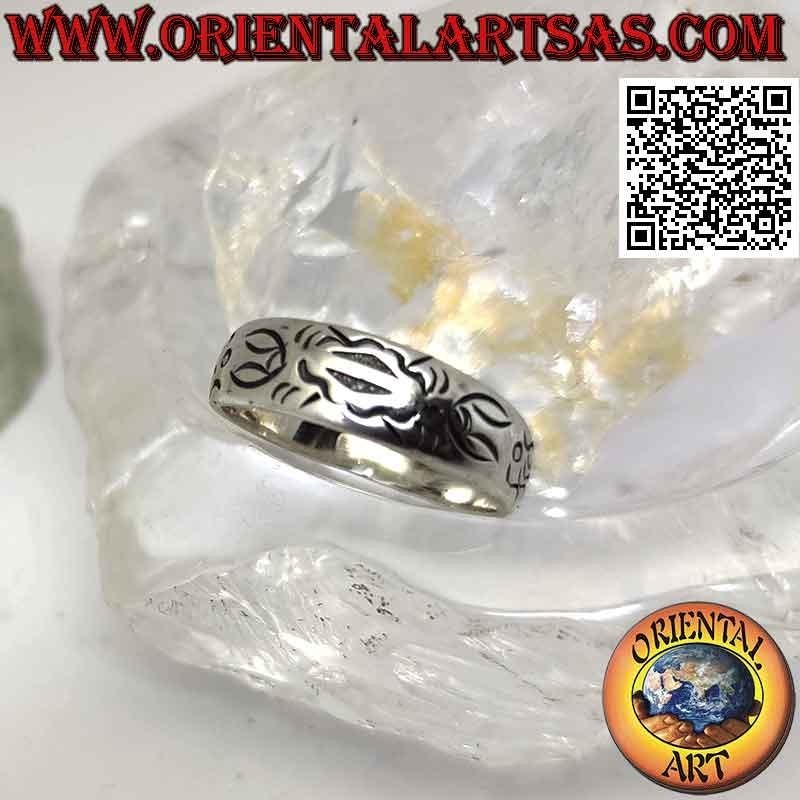 Bague en argent avec bande de croissance avec motif Maori gravé