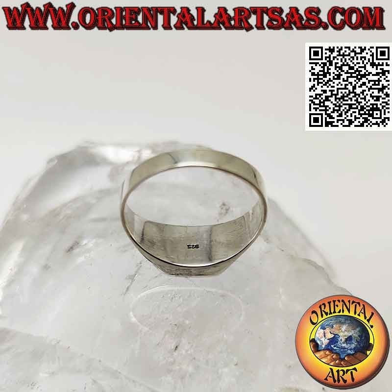 Bague en argent lisse avec cornaline carrée affleurant le bord 8x8 mm