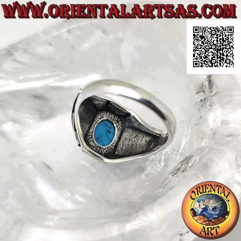 Anillo de plata con turquesa cabujón ovalado y ondas en bajorrelieve en los laterales