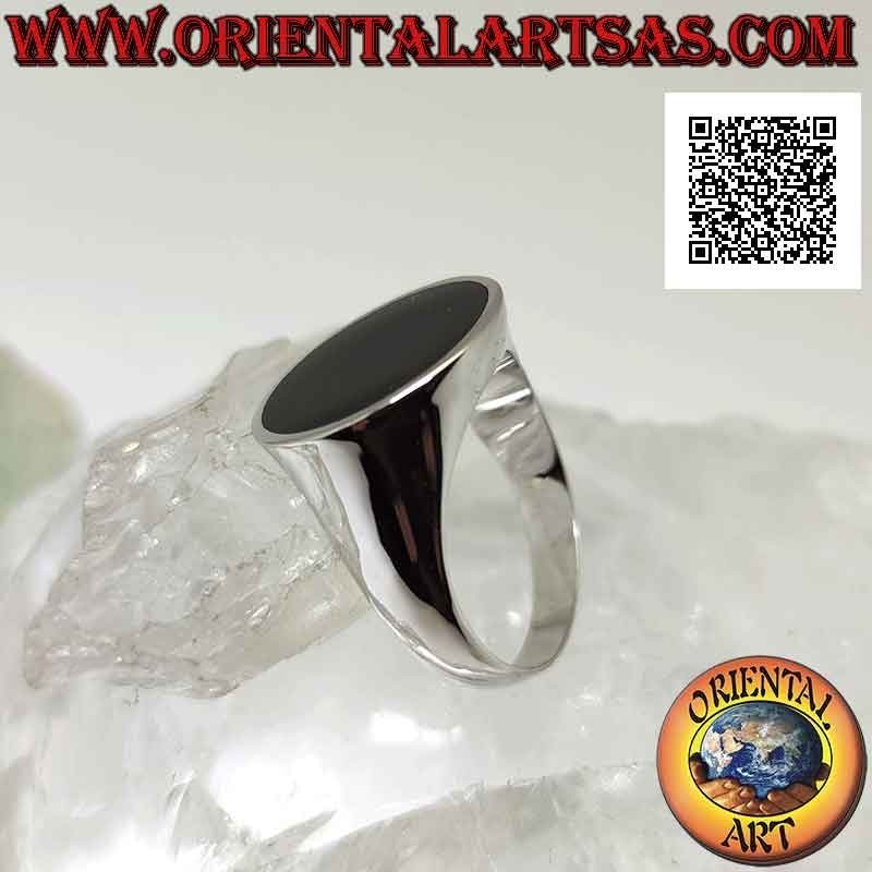 Bague en argent avec onyx rond plat sur monture lisse légèrement concave sur les côtés Ø 16 mm