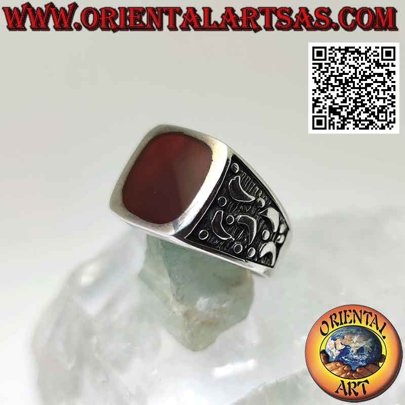 Bague en argent et corney avec des lunes latérales sculptées