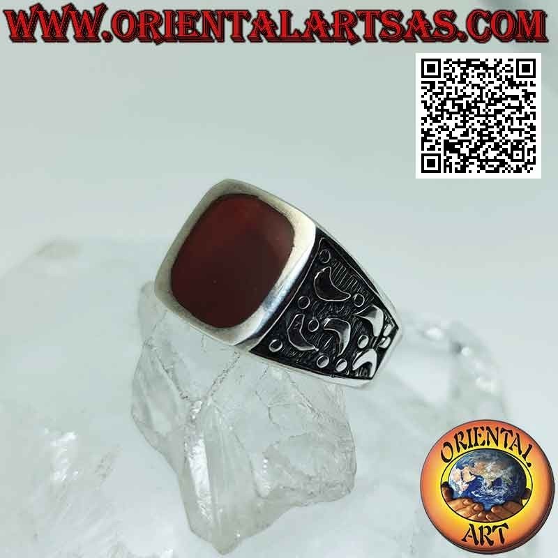 Silver ring and corney with lateral carved moons