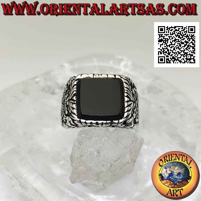 Bague en argent incrusté d'onyx