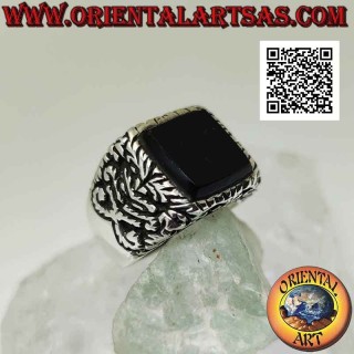 eingelegtem Silberring mit Onyx