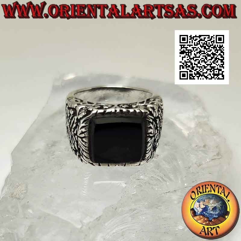 Bague en argent incrusté d'onyx