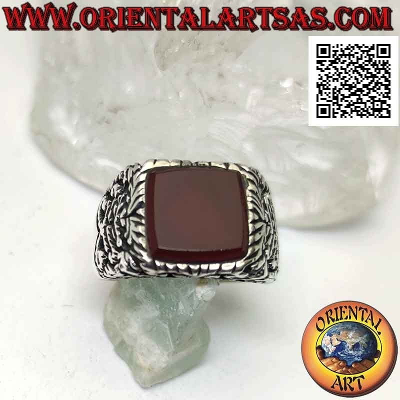 Bague en argent incrusté de cornaline