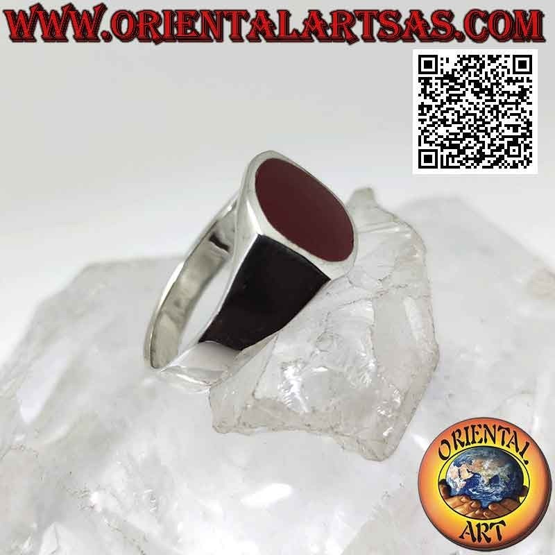 Anello in argento con corniola tonda a filo bordo su montatura squadrata liscia