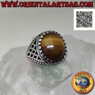 Anello in argento con occhio di tigre ovale cabochon e rombi incisi sui lati (A)