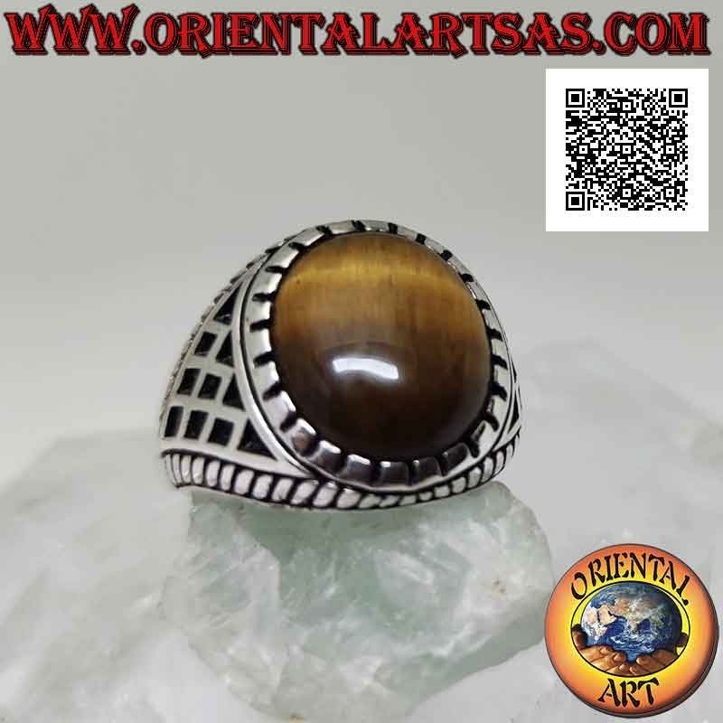 Anillo de plata con cabujón ojo de tigre ovalado y rombos grabados en los laterales (A)