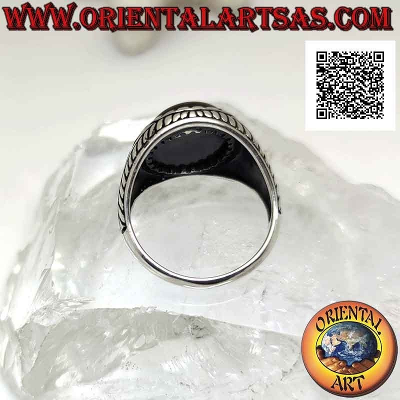 Bague en argent avec cabochon ovale en oeil de tigre et losanges gravés sur les côtés (A)