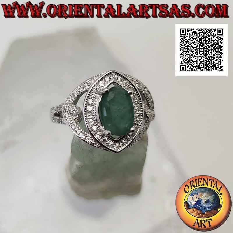 Anello in argento con smeraldo naturale ovale incastonato su montatura tempestata di zirconi bianchi
