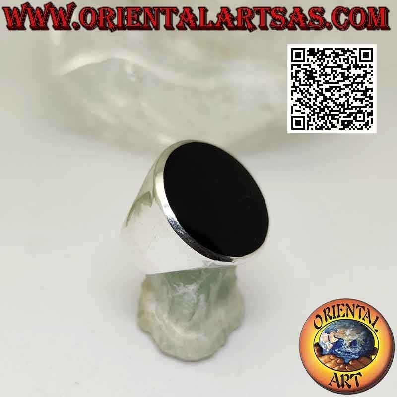 Silver ring with round onyx flush with the edge on smooth frame Ø 20 mm