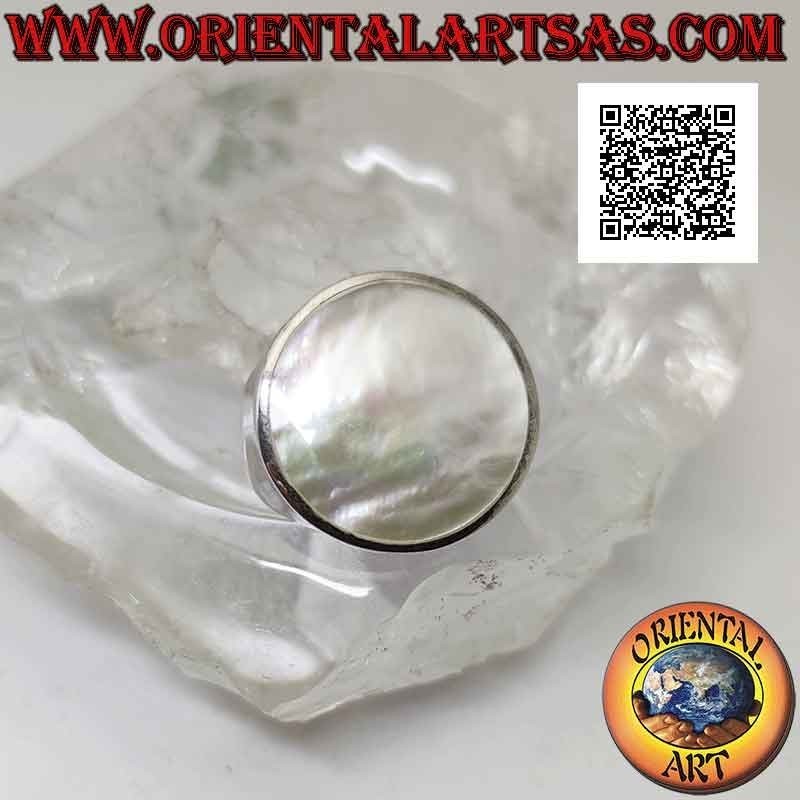 Anillo de plata con nácar redondo al ras del borde sobre marco liso Ø 20 mm