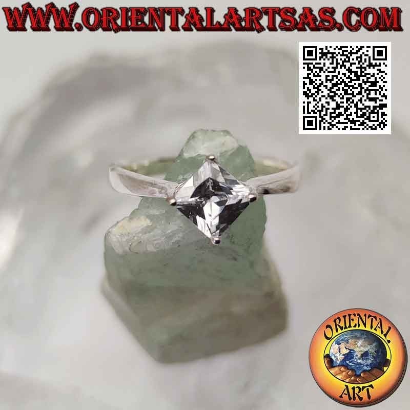 Anello in argento solitario con zircone bianco quadrato romboidale incastonato