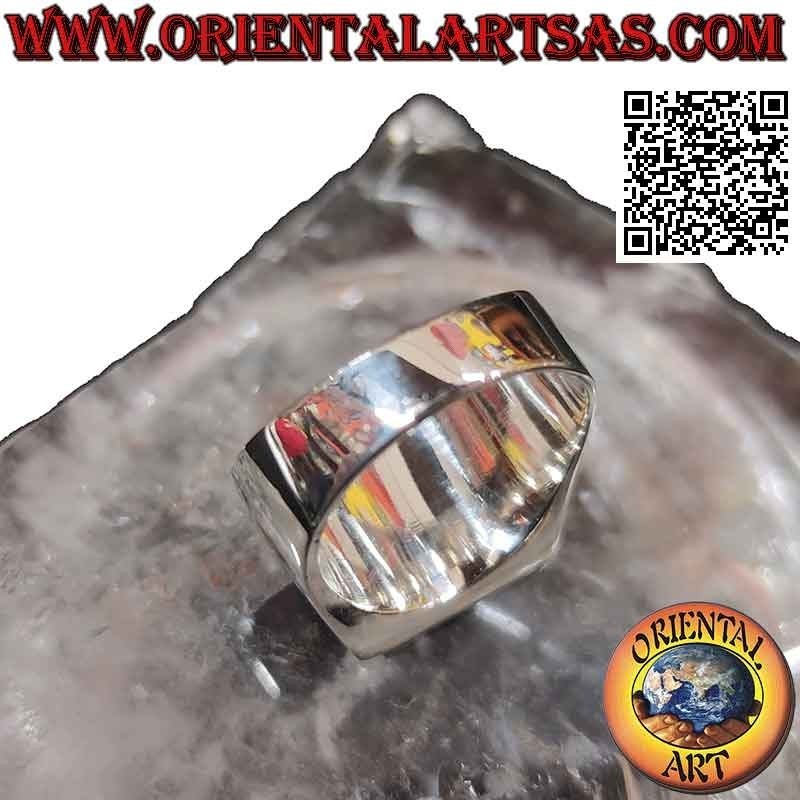 Smooth silver ring with square green agate flush with edge 13x13 mm