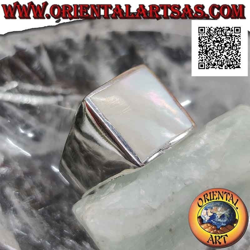 Anillo de plata lisa con nácar cuadrado al ras de canto 13x13 mm