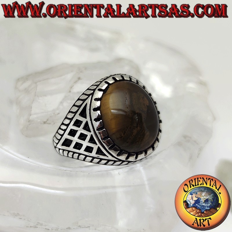 Anillo de plata con cabujón ojo de tigre ovalado y rombos grabados en los laterales (B)