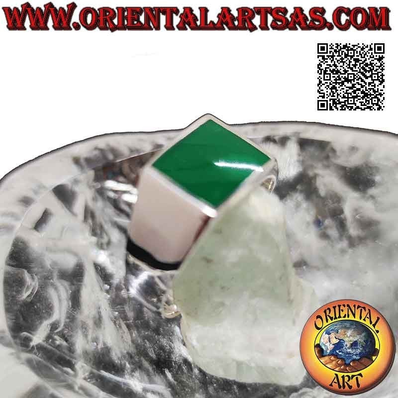 Bague en argent lisse avec agate verte rectangulaire , 12x10 mm.