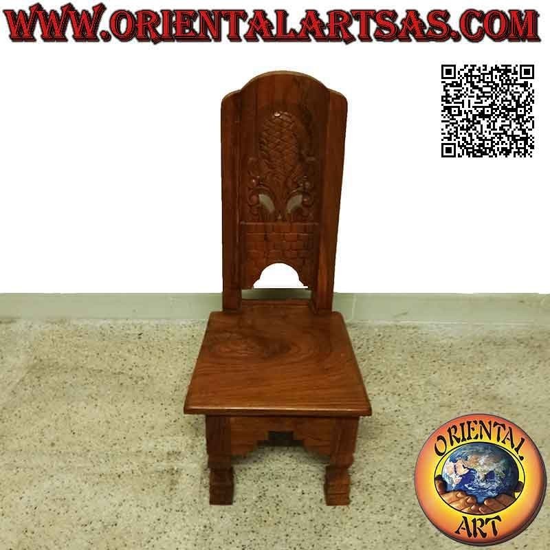 Chaise pour enfant à dossier haut avec décoration sculptée et perforée en bois de teck