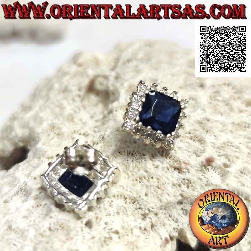 Boucles d'oreilles lobes en argent avec saphir synthétique carré serti entouré de zircons blancs
