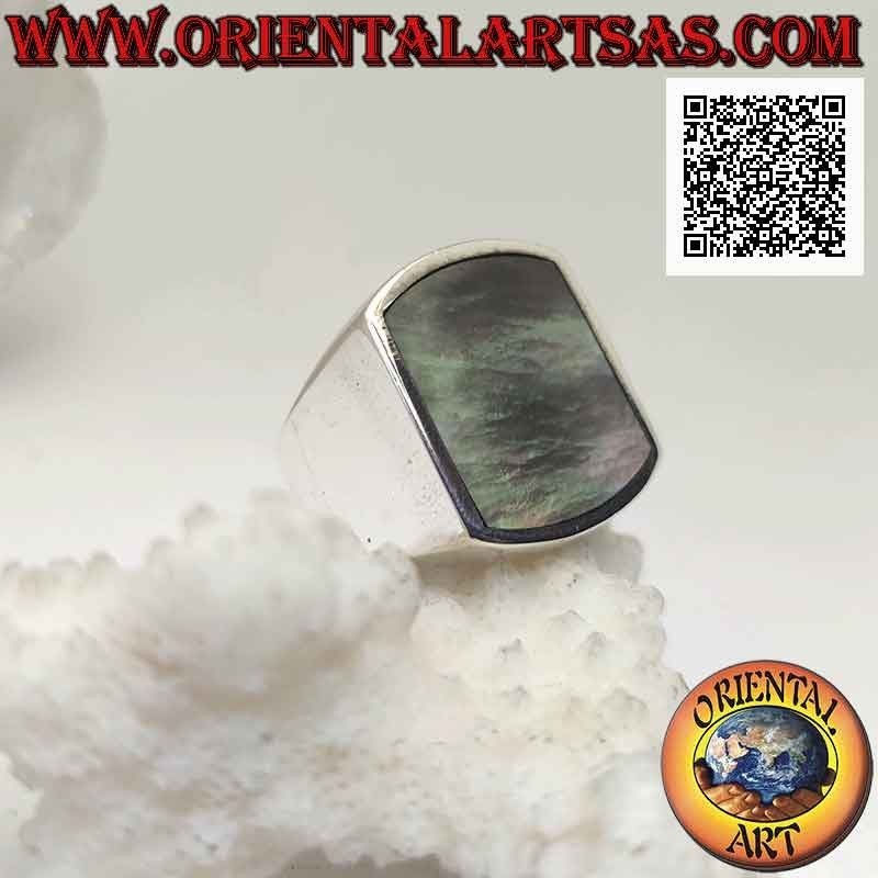 Bague en argent avec coquille de paua rectangulaire (ormeau) bombée sur deux côtés affleurant le bord sur un sertissage lisse