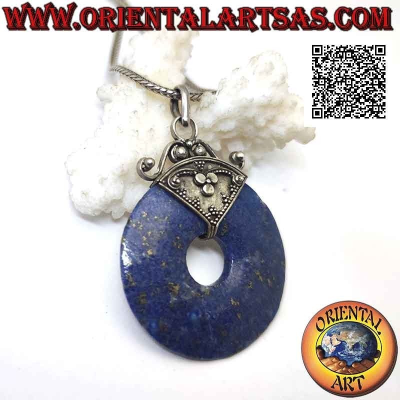 Pendentif en lapis lazuli, forme donut 35 mm. avec crochet décoré en bas-relief argenté