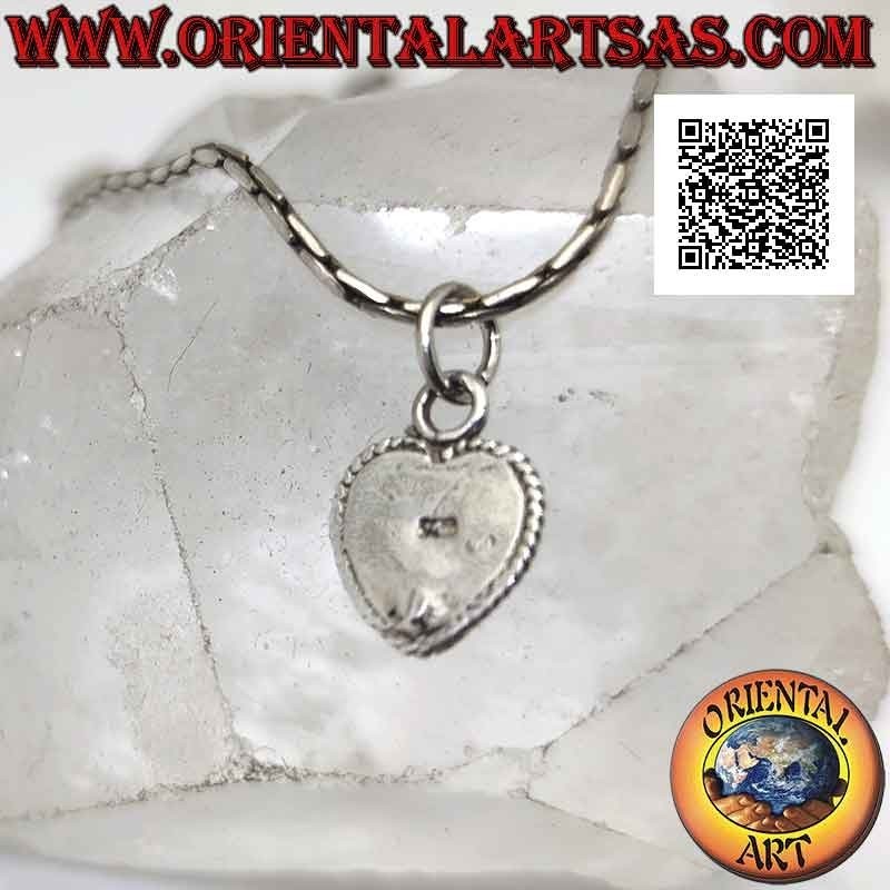 Pendentif en argent avec cimòfane jaune (oeil de chat) avec coeur entouré de tissage