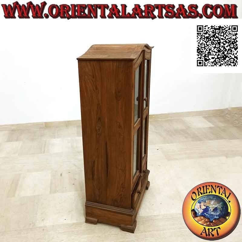 Vitrine à double porte et deux étagères avec dessus incurvé en bois de teck antique